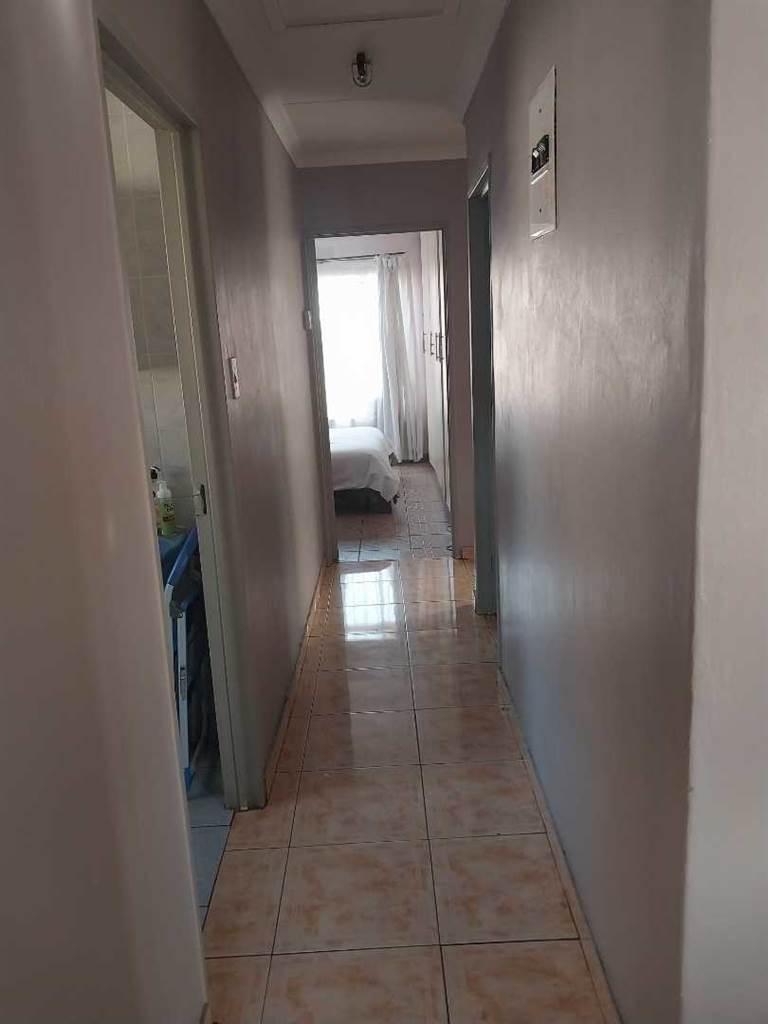 3 Bed House in Germiston Central photo number 9