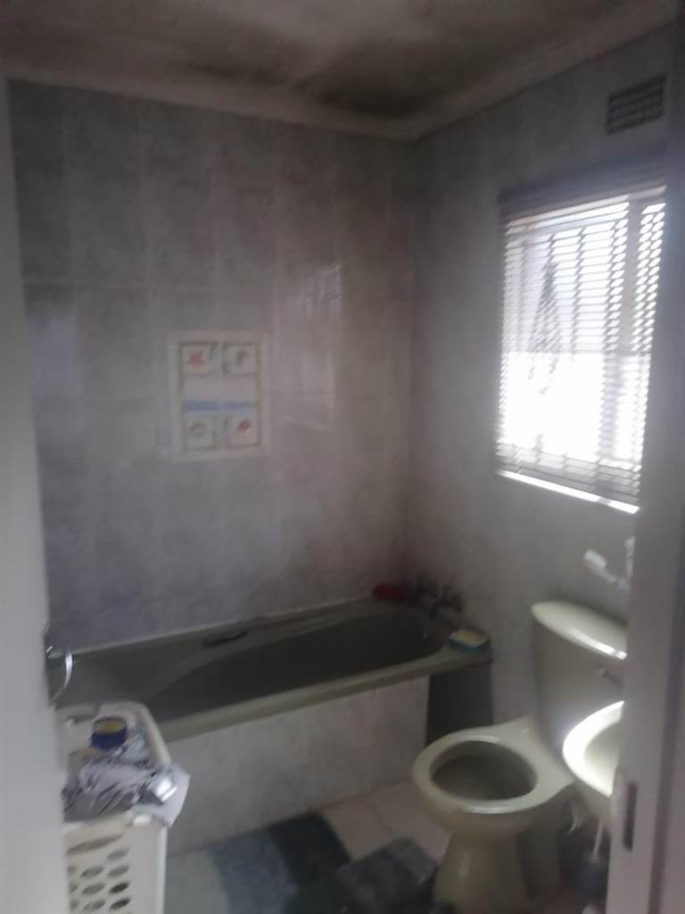 3 Bed House in Germiston Central photo number 7