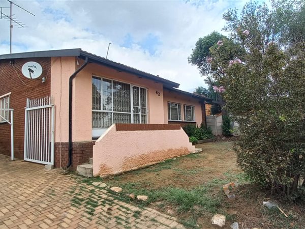 5 Bedroom House 5 Bedroom House
