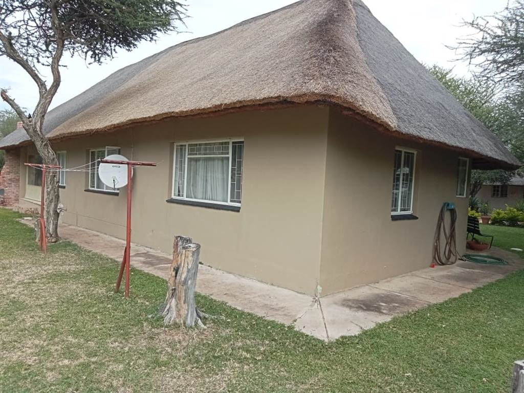 2 Bed House in Mookgophong (Naboomspruit) photo number 2