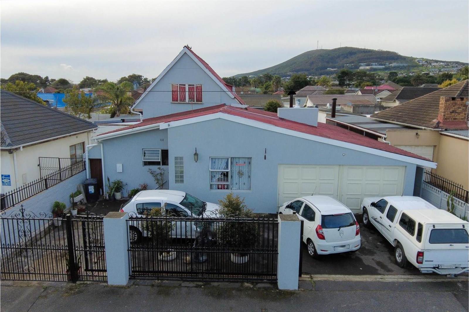 5 Bed House in Parow East photo number 2