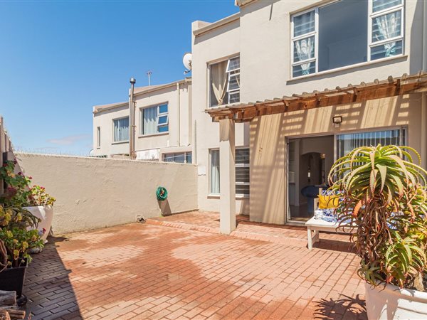 3 Bedroom Townhouse 3 Bedroom Townhouse