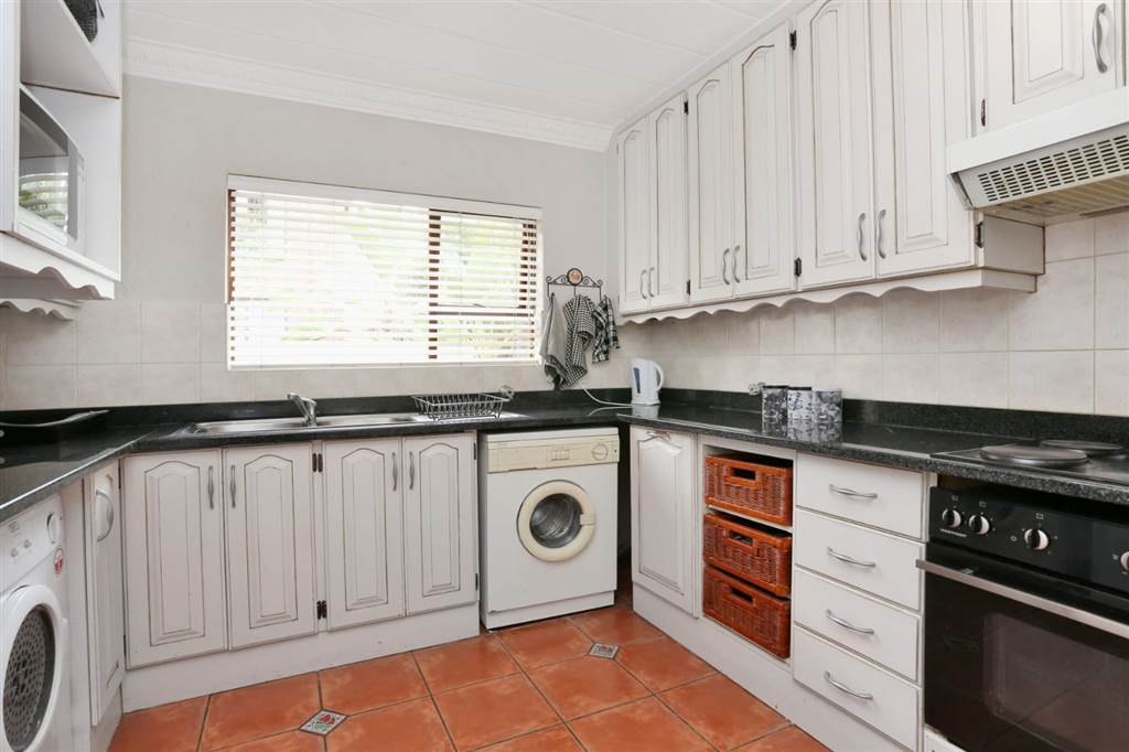 3 Bed Apartment in Morningside photo number 6