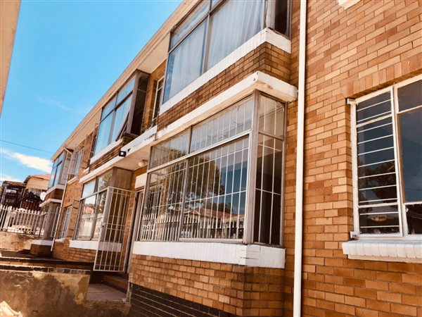 2 Bed Apartment in Rosettenville