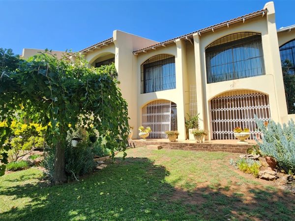 3 Bedroom Townhouse 3 Bedroom Townhouse
