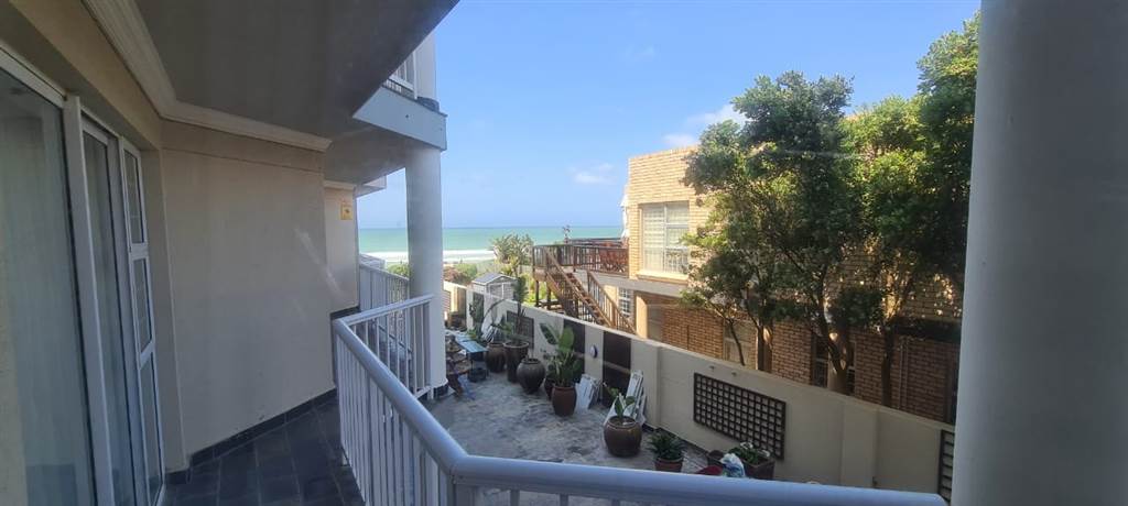 3 Bed Apartment in Jeffreys Bay photo number 9
