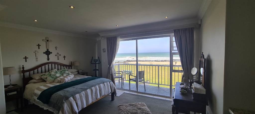 3 Bed Apartment in Jeffreys Bay photo number 10
