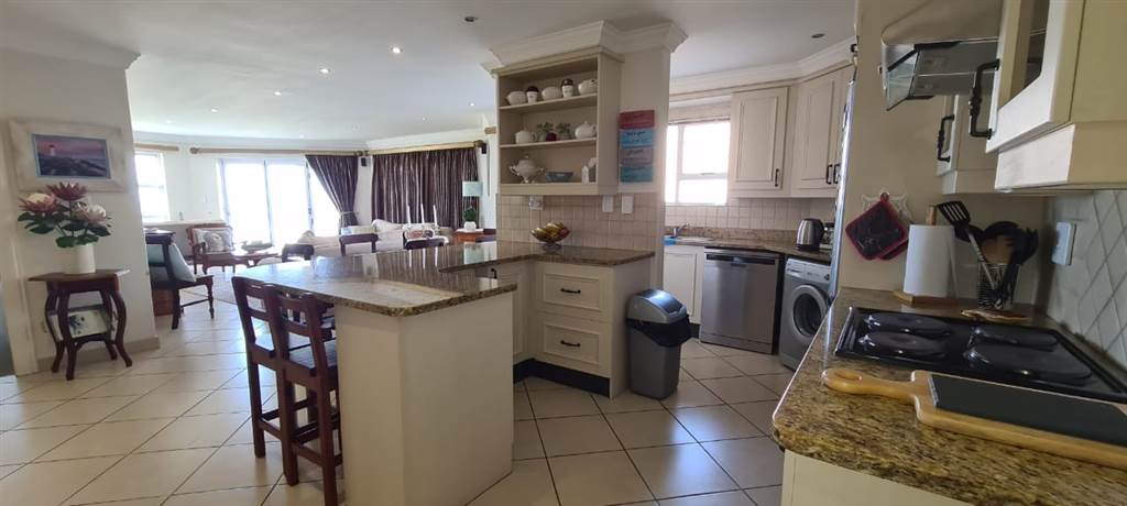 3 Bed Apartment in Jeffreys Bay photo number 6