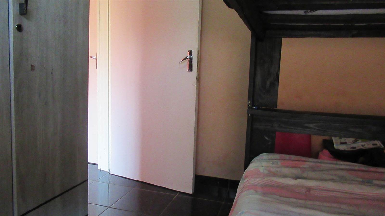 2 Bed House in Naturena photo number 8