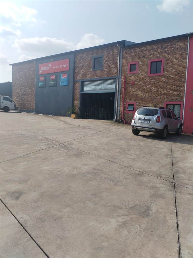 370  m² Industrial space in Mkondeni photo number 1