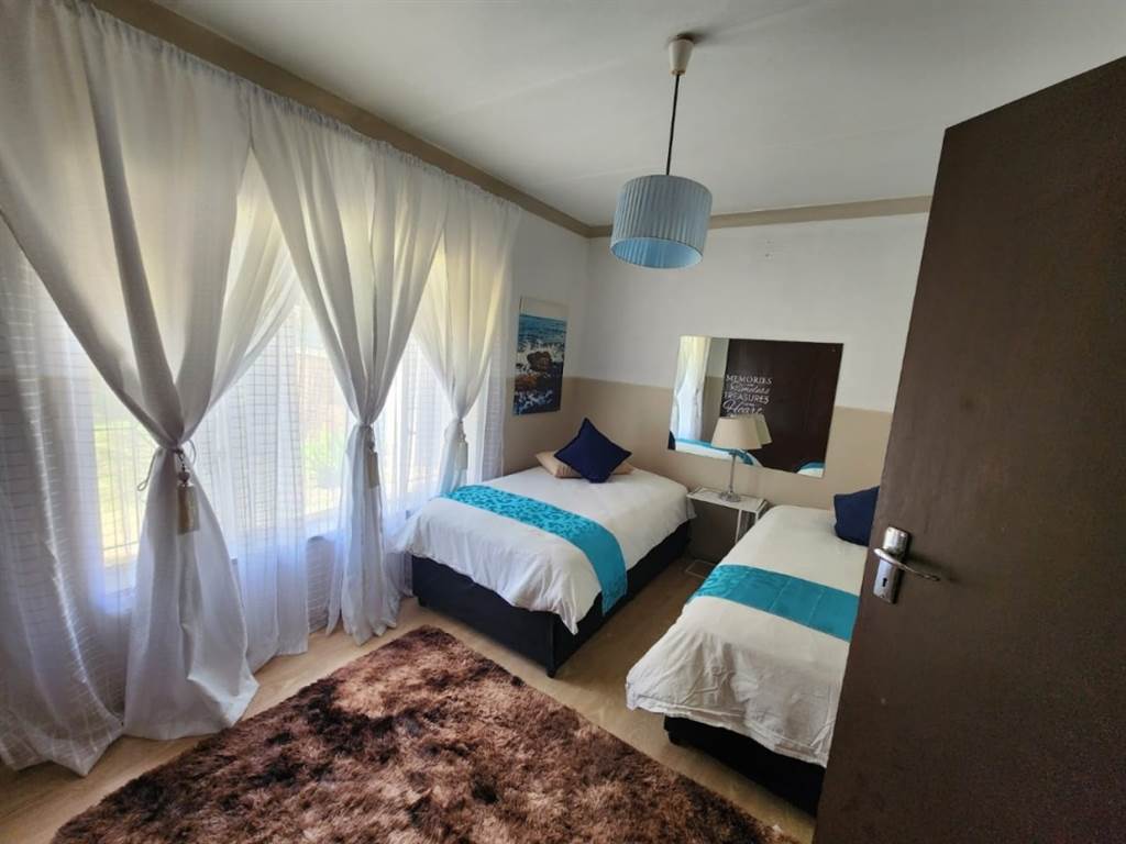 7 Bed House in Kempton Park Central photo number 10