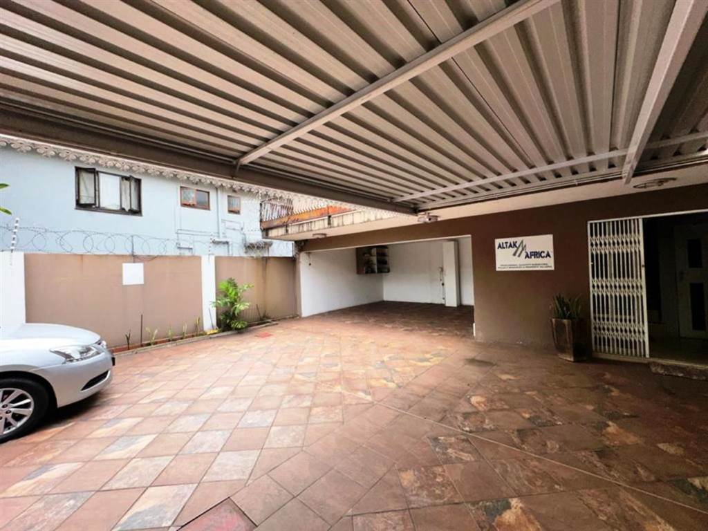979  m² Commercial space in Bulwer photo number 11