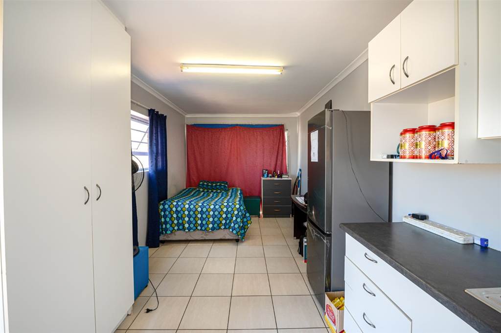 2 Bed Townhouse in Bellville Central photo number 14