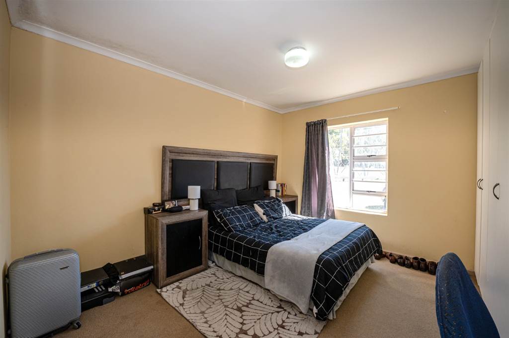 2 Bed Townhouse in Bellville Central photo number 9