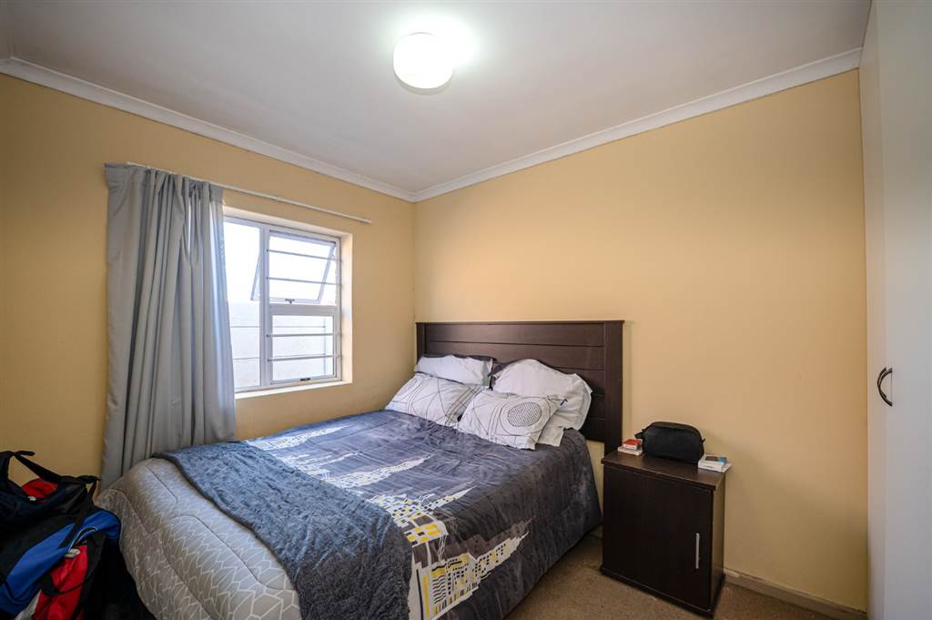 2 Bed Townhouse in Bellville Central photo number 10