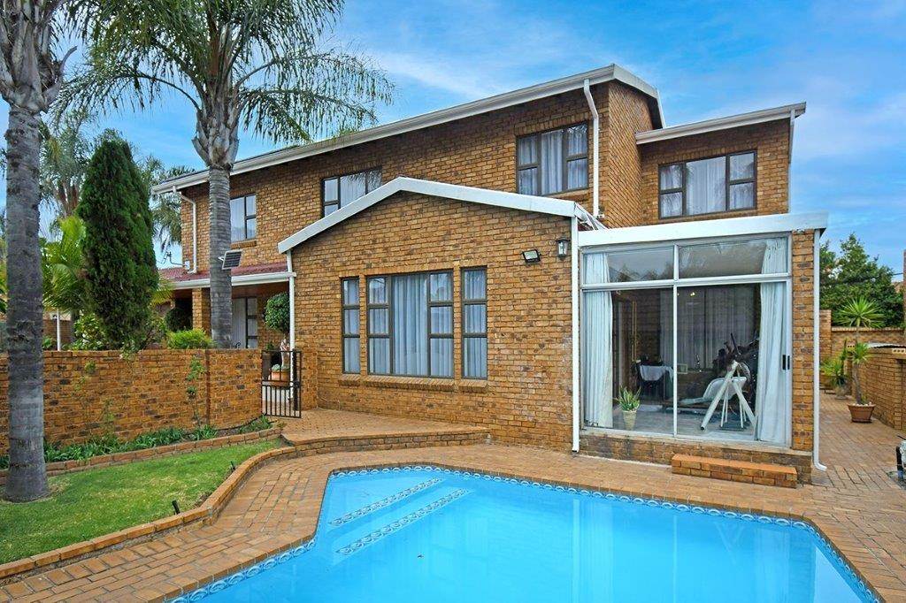 4 Bed House in Marais Steyn Park photo number 28