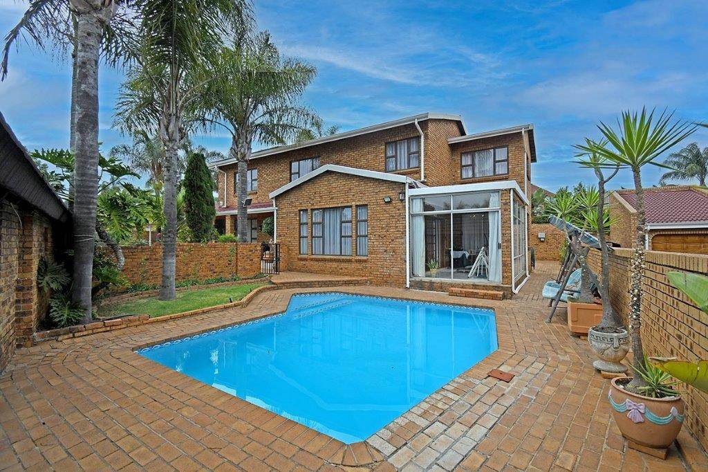 4 Bed House in Marais Steyn Park photo number 1
