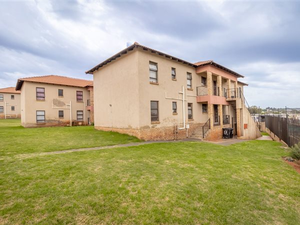 2 Bed Townhouse in Grobler Park