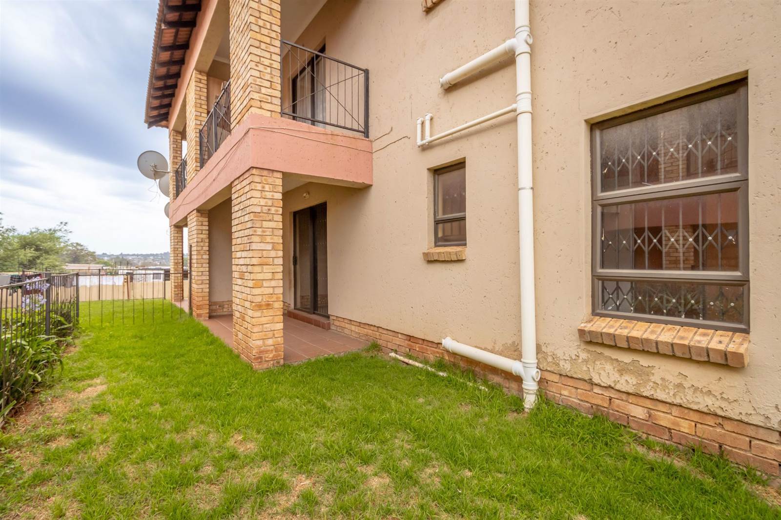 2 Bed Townhouse in Grobler Park photo number 20