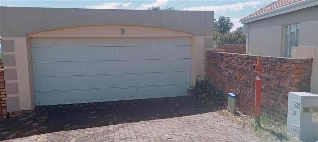 2 Bed Cluster in Roodepoort Central photo number 17