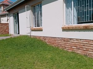 2 Bed House in Roodepoort Central