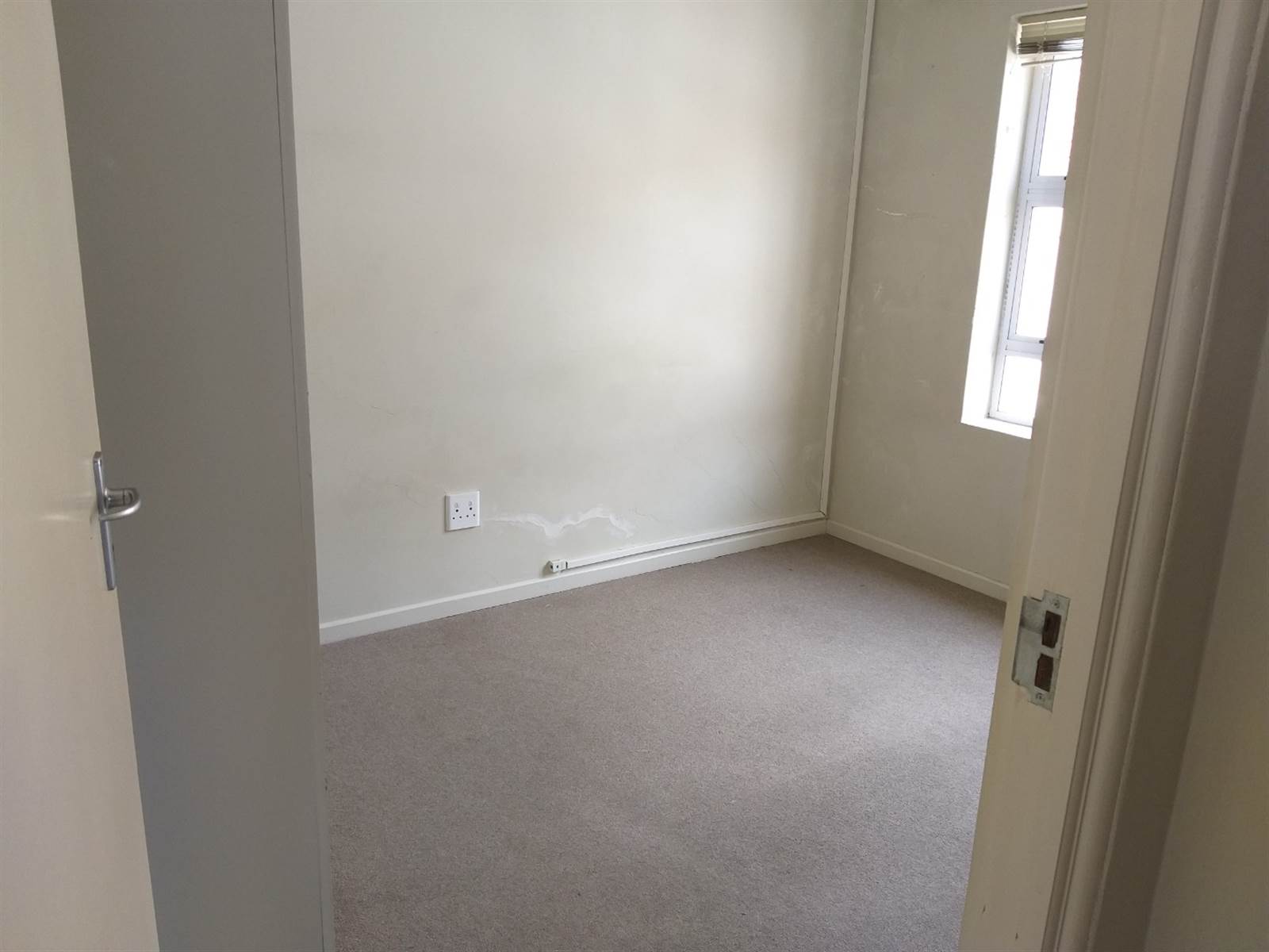 3 Bed Apartment in Grahamstown Central photo number 6