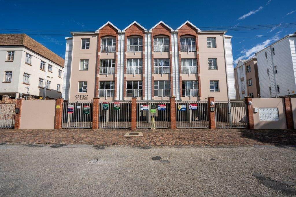 3 Bed Apartment in Grahamstown Central photo number 1