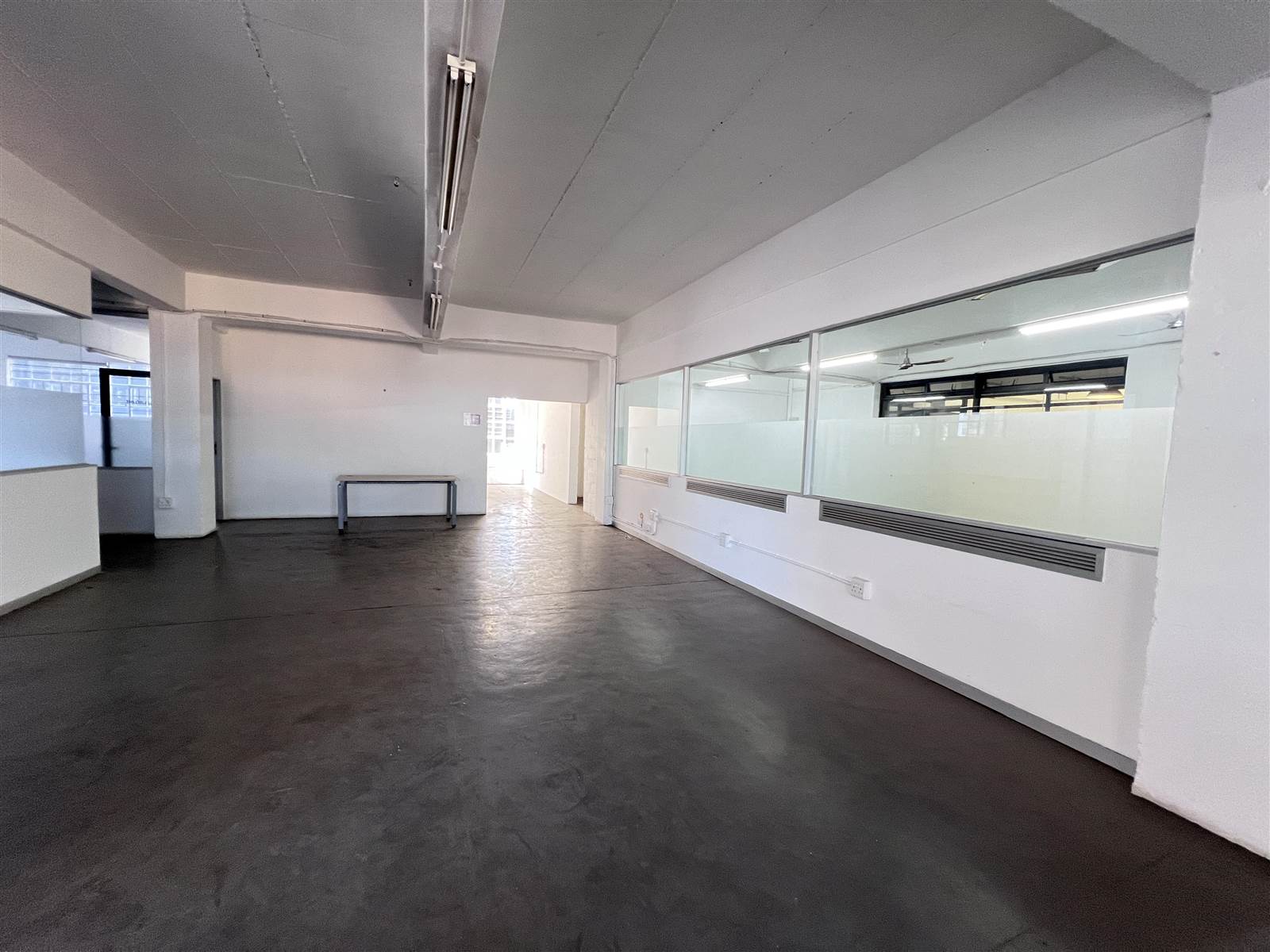 361  m² Commercial space in Woodstock photo number 3