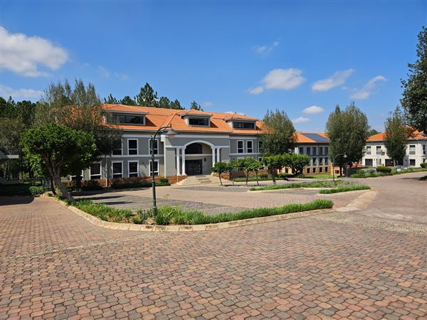 1195  m² Commercial space in Woodmead