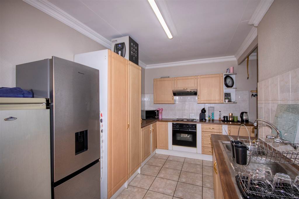 2 Bed Simplex in Southcrest photo number 8