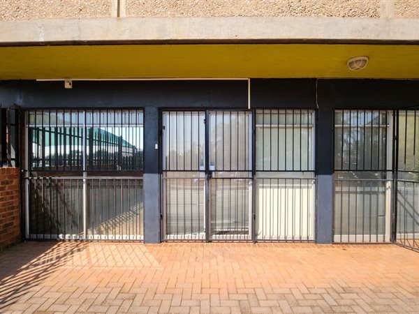 105  m² Commercial space in Annlin