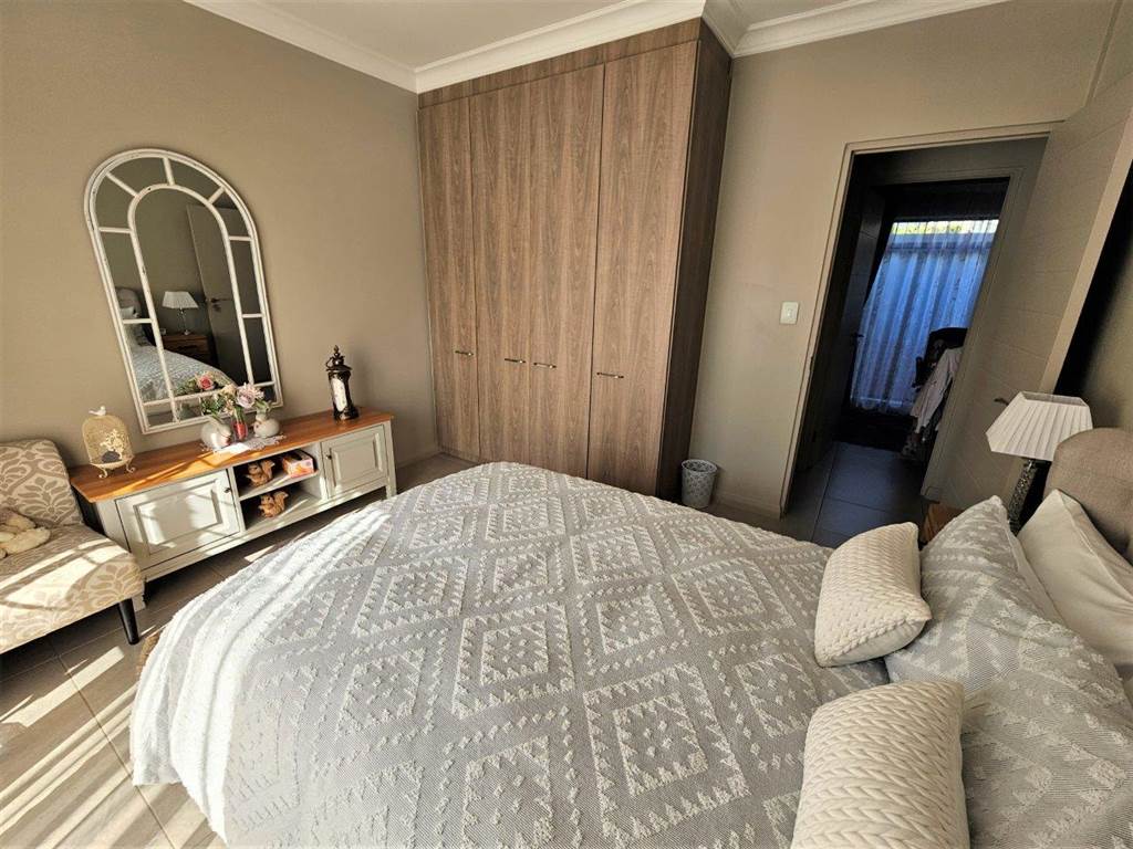 3 Bed House in Waterkloof Ridge photo number 23