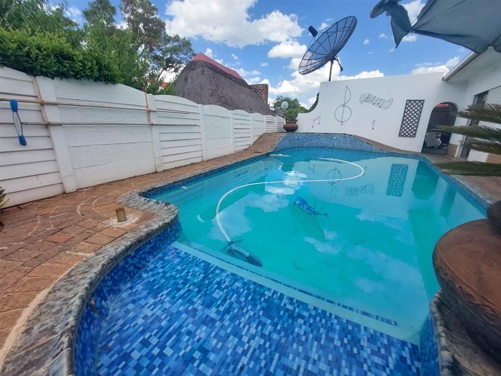 4 Bed House in Potchefstroom Central photo number 22