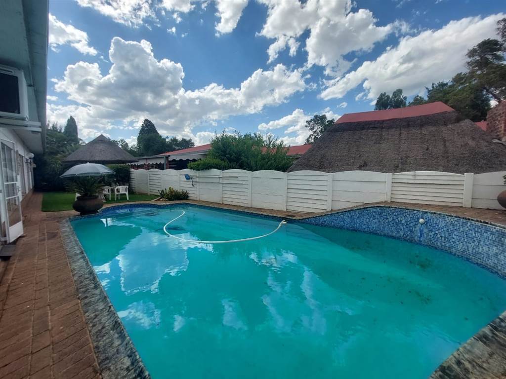 4 Bed House in Potchefstroom Central photo number 21