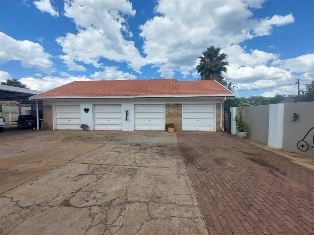 4 Bed House in Potchefstroom Central photo number 28