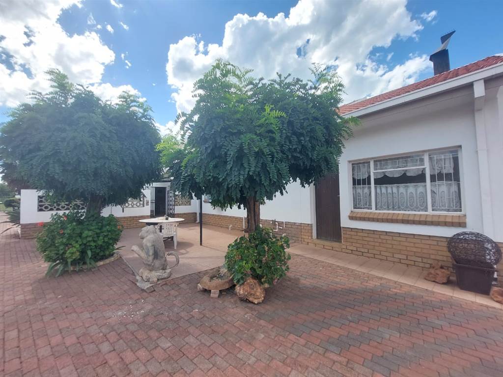 4 Bed House in Potchefstroom Central photo number 30