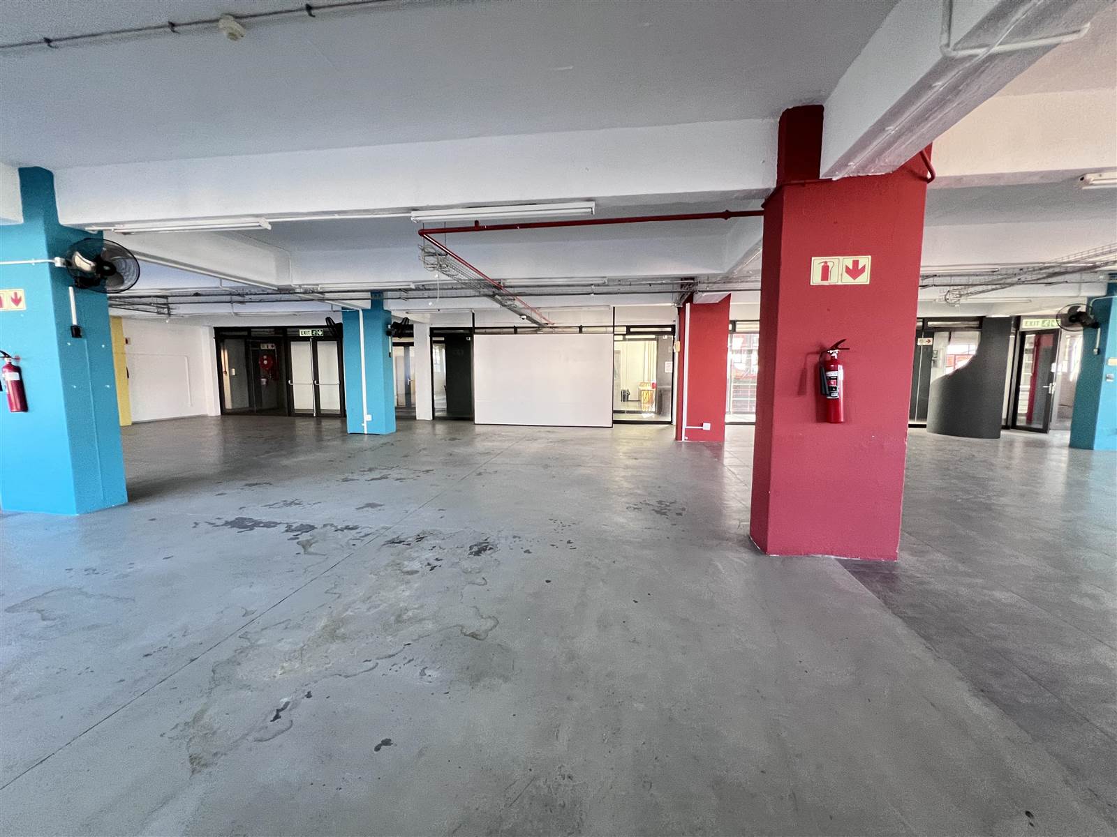 438  m² Commercial space in Woodstock photo number 3