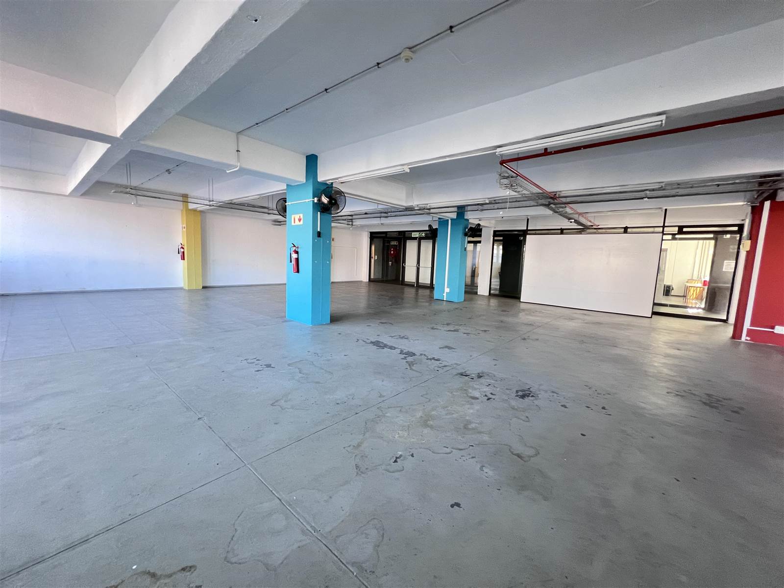 438  m² Commercial space in Woodstock photo number 1