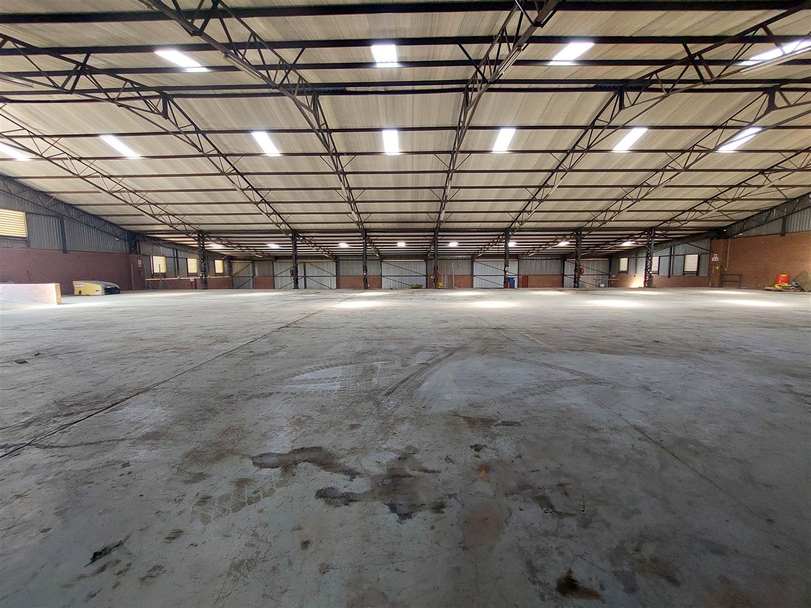 2400  m² Industrial space in Morehill photo number 1