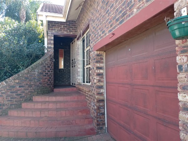 4 Bed House in Signal Hill