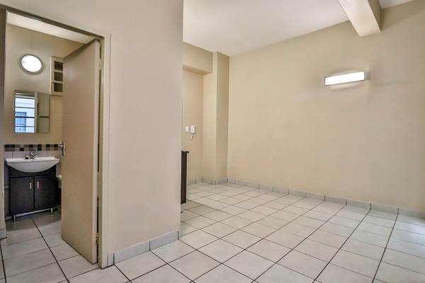 Bachelor apartment in City & Suburban (Maboneng) photo number 5