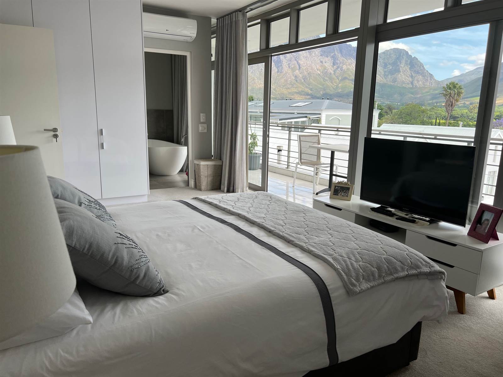 3 Bed House in Franschhoek photo number 15