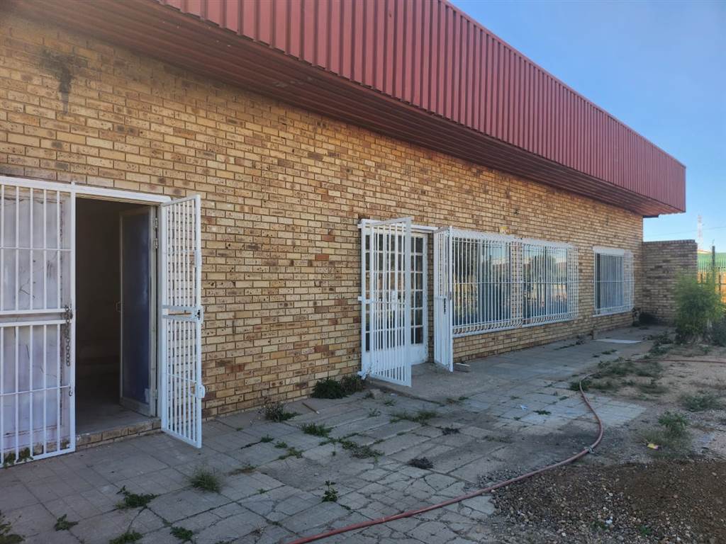 Commercial space in Mafikeng photo number 3