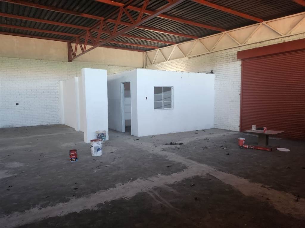 Commercial space in Mafikeng photo number 11