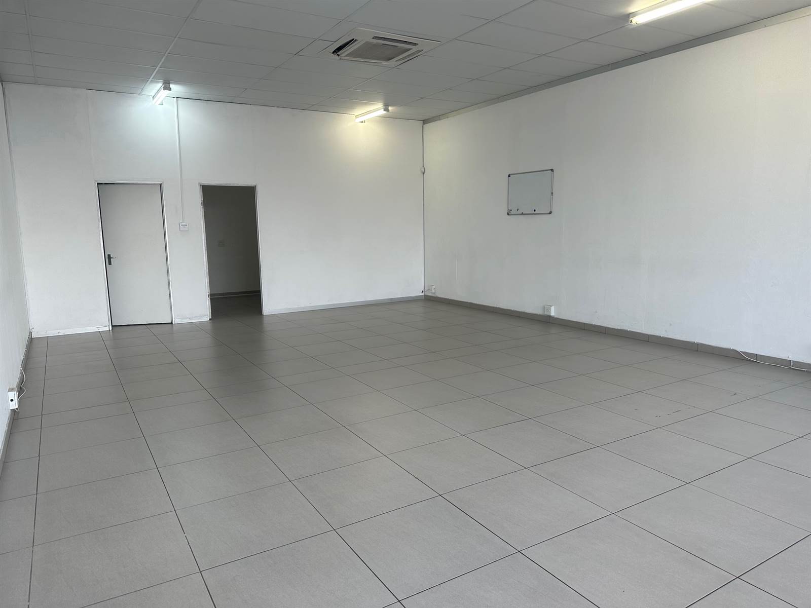 79  m² Commercial space in Rustenburg Central photo number 2