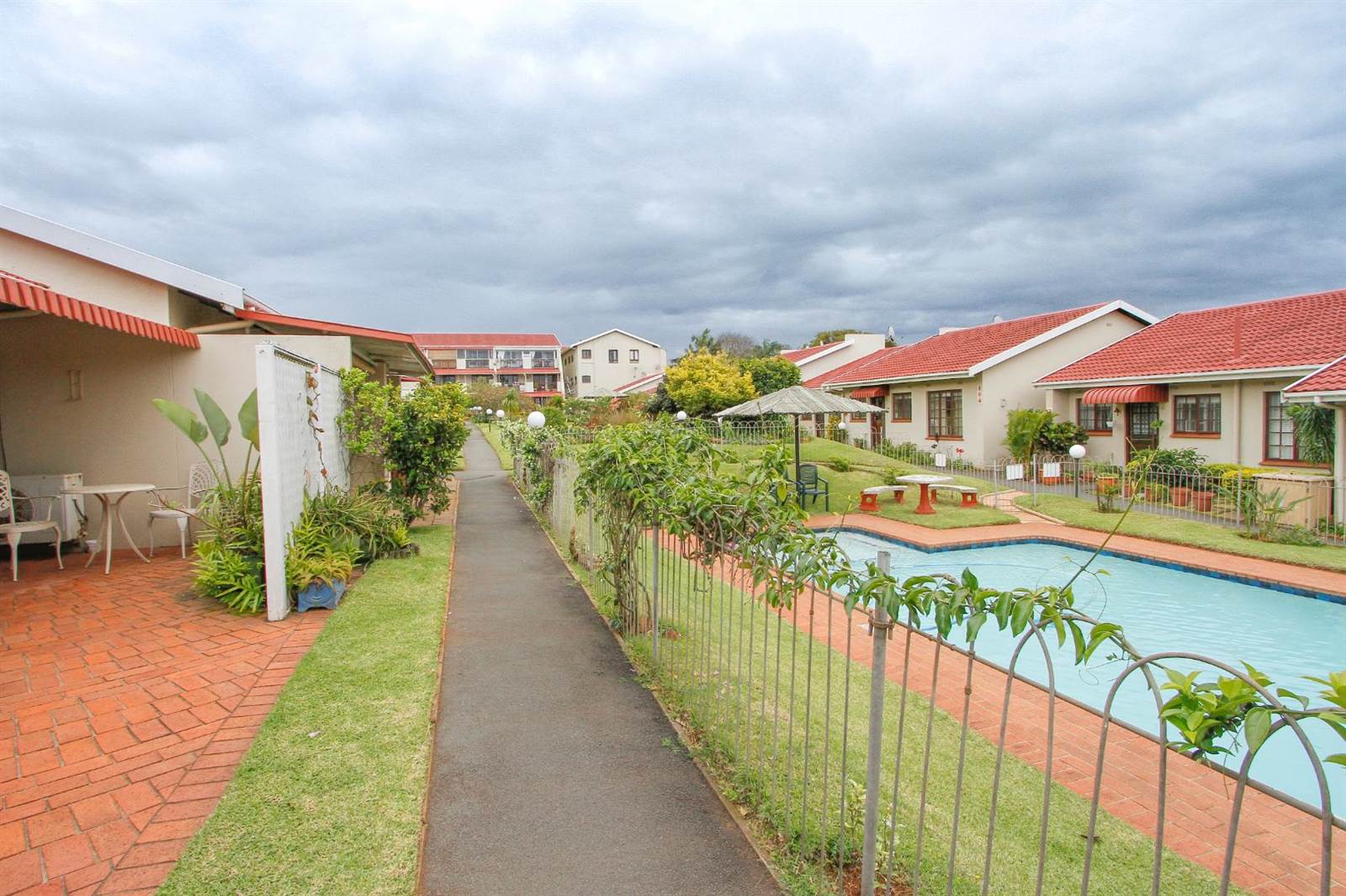 2 Bed Townhouse in Umhlanga Rocks photo number 1