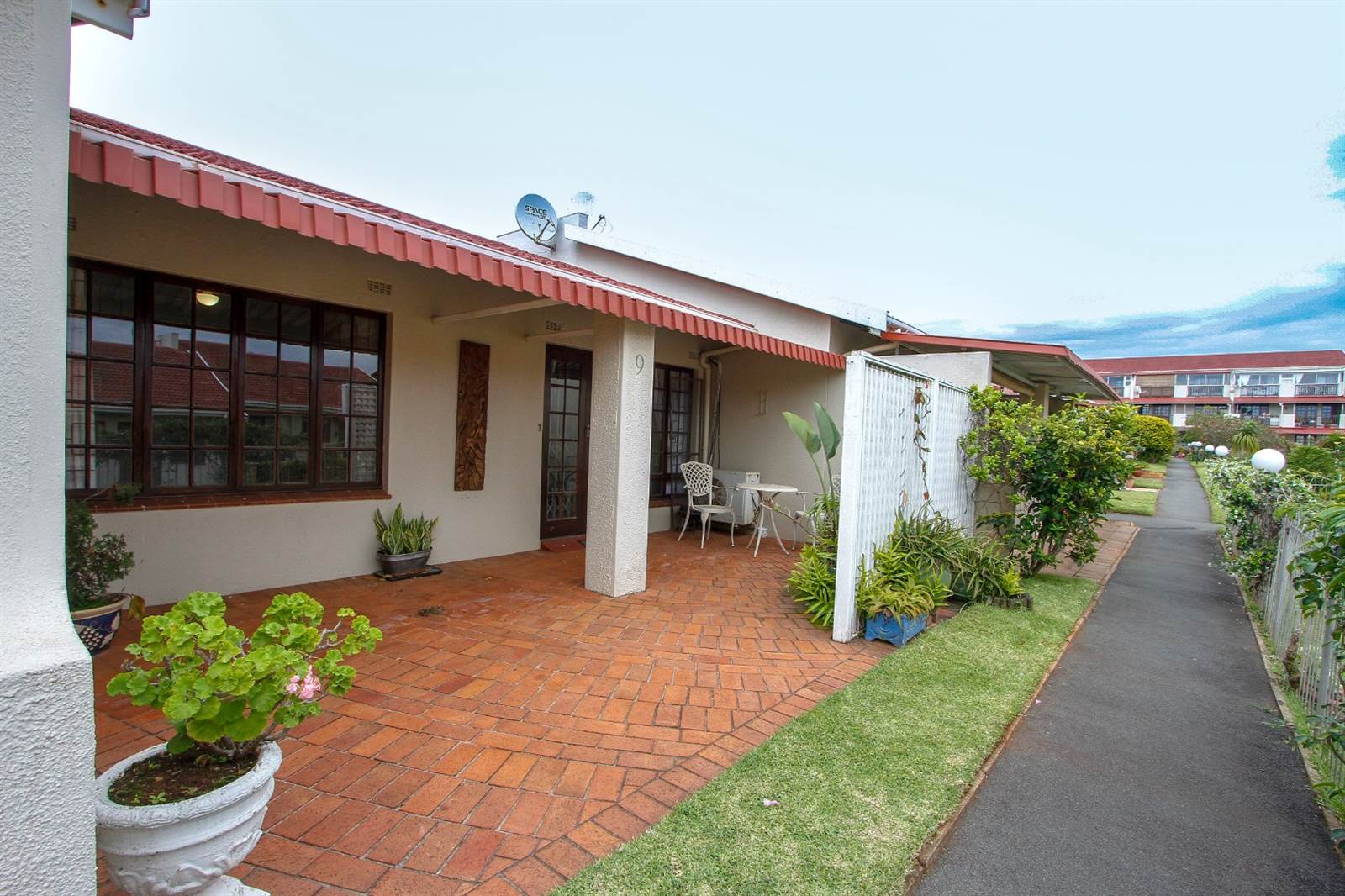 2 Bed Townhouse in Umhlanga Rocks photo number 9