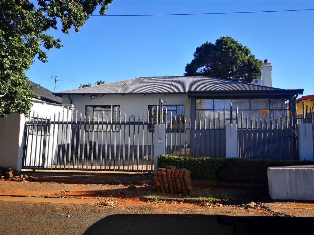 4 Bedroom House 4 Bedroom House