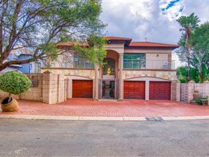 5 Bed House in Benmore Gardens