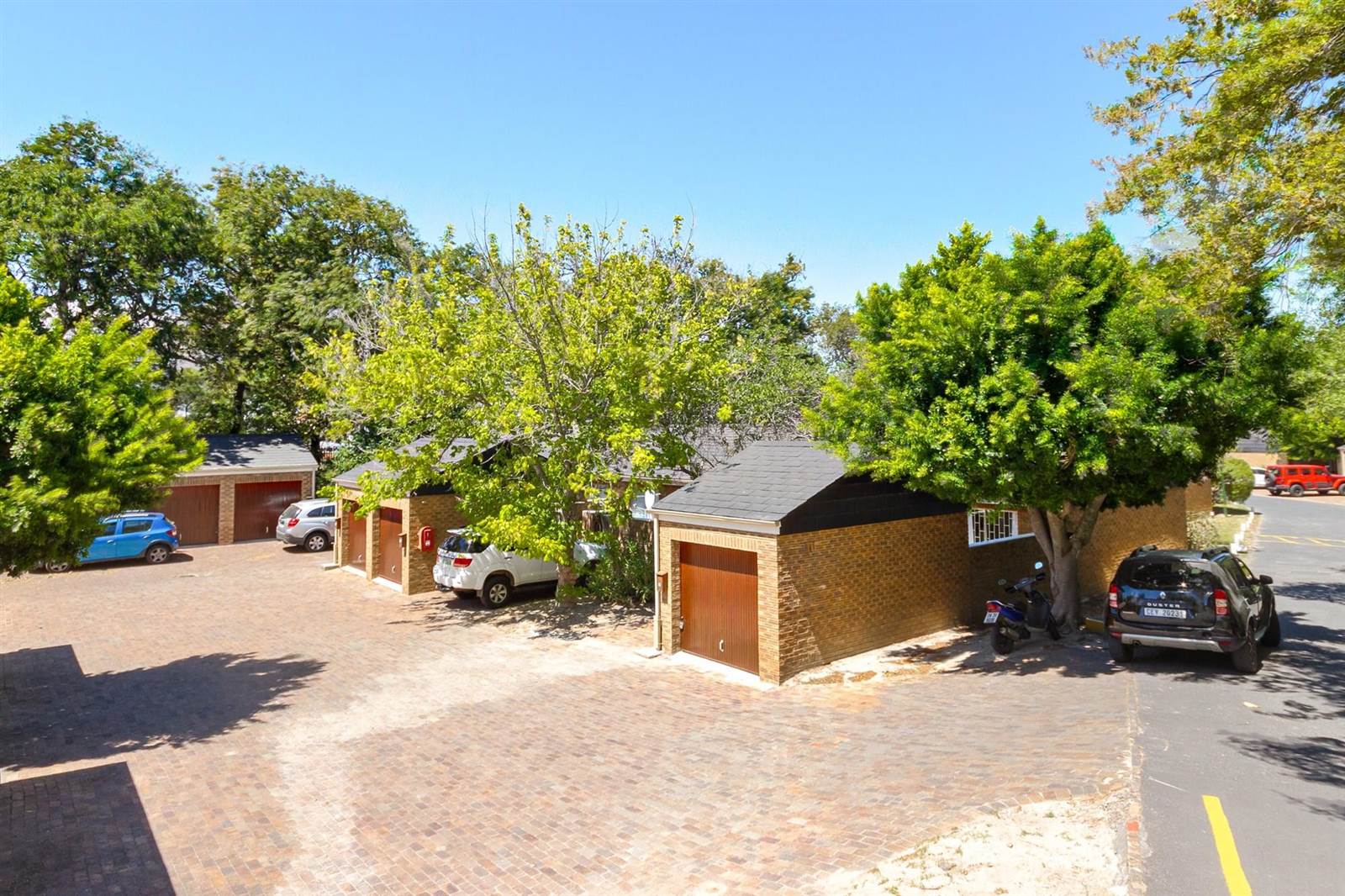 2 Bed Townhouse in Stellenbosch Central photo number 12